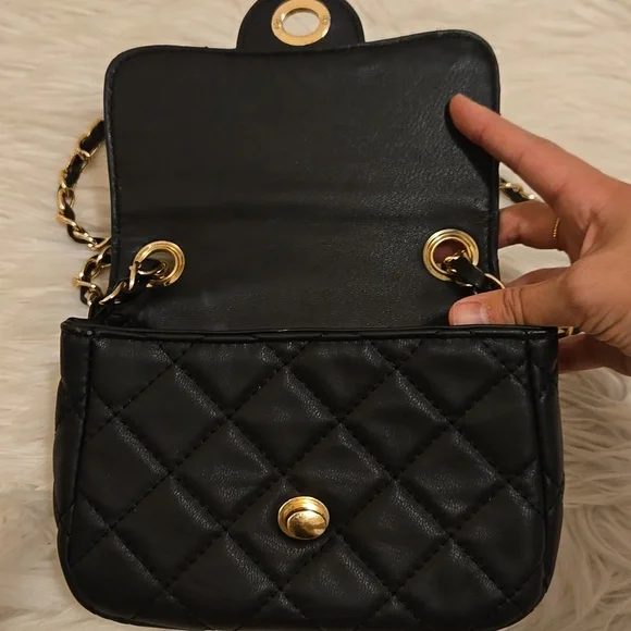 Black Purse With Gold Chain - Picture 3 of 4